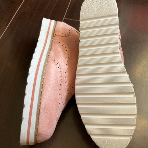 Pink Shoes - Picture 6 of 6